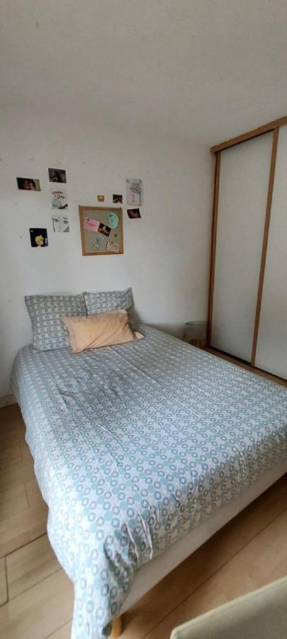 Chambre Lit 2 Personnes Dans Appartement Du Logeur Mandelieu-la-Napoule Exterior photo